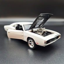 Load image into Gallery viewer, Explorafind 1969 Dodge Charger 500 White 1:32 Die Cast Car