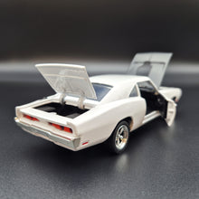 Load image into Gallery viewer, Explorafind 1969 Dodge Charger 500 White 1:32 Die Cast Car