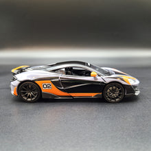 Load image into Gallery viewer, Explorafind 2022 McLaren 600LT Grey 1:32 Die Cast Car