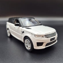 Load image into Gallery viewer, Explorafind 2022 Range Rover Sport White 1:32 Die Cast Car