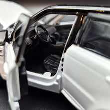 Load image into Gallery viewer, Explorafind 2022 Range Rover Sport White 1:32 Die Cast Car