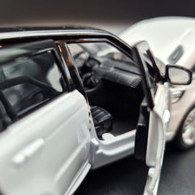 Load image into Gallery viewer, Explorafind 2022 Range Rover Sport White 1:32 Die Cast Car