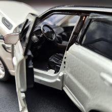 Load image into Gallery viewer, Explorafind 2022 Range Rover Sport Silver 1:32 Die Cast Car