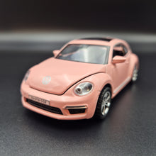 Load image into Gallery viewer, Explorafind 2010 Volkswagen New Beetle Pink 1:32 Die Cast Car