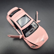 Load image into Gallery viewer, Explorafind 2010 Volkswagen New Beetle Pink 1:32 Die Cast Car