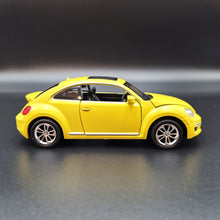Load image into Gallery viewer, Explorafind 2010 Volkswagen New Beetle Yellow 1:32 Die Cast Car