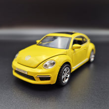 Load image into Gallery viewer, Explorafind 2010 Volkswagen New Beetle Yellow 1:32 Die Cast Car