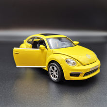Load image into Gallery viewer, Explorafind 2010 Volkswagen New Beetle Yellow 1:32 Die Cast Car