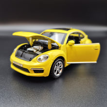 Load image into Gallery viewer, Explorafind 2010 Volkswagen New Beetle Yellow 1:32 Die Cast Car
