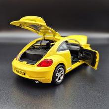 Load image into Gallery viewer, Explorafind 2010 Volkswagen New Beetle Yellow 1:32 Die Cast Car