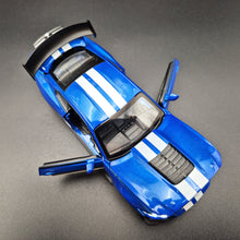 Load image into Gallery viewer, Explorafind 2022 Ford Mustang Shelby GT500 Blue 1:32 Die Cast Car