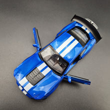 Load image into Gallery viewer, Explorafind 2022 Ford Mustang Shelby GT500 Blue 1:32 Die Cast Car