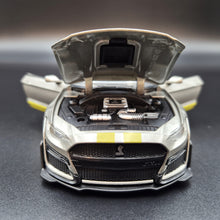 Load image into Gallery viewer, Explorafind 2022 Ford Mustang Shelby GT500 Grey 1:32 Die Cast Car