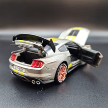 Load image into Gallery viewer, Explorafind 2022 Ford Mustang Shelby GT500 Grey 1:32 Die Cast Car
