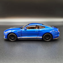 Load image into Gallery viewer, Explorafind 2020 Ford Mustang Shelby GT350 Blue 1:32 Die Cast Car