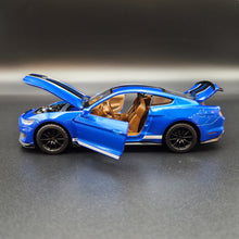Load image into Gallery viewer, Explorafind 2020 Ford Mustang Shelby GT350 Blue 1:32 Die Cast Car