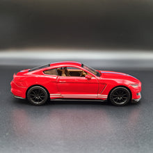 Load image into Gallery viewer, Explorafind 2020 Ford Mustang Shelby GT350 Red 1:32 Die Cast Car
