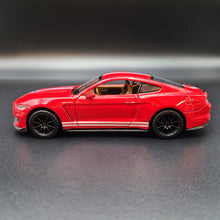 Load image into Gallery viewer, Explorafind 2020 Ford Mustang Shelby GT350 Red 1:32 Die Cast Car