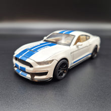 Load image into Gallery viewer, Explorafind 2020 Ford Mustang Shelby GT350 White 1:32 Die Cast Car
