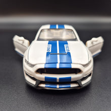 Load image into Gallery viewer, Explorafind 2020 Ford Mustang Shelby GT350 White 1:32 Die Cast Car