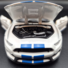 Load image into Gallery viewer, Explorafind 2020 Ford Mustang Shelby GT350 White 1:32 Die Cast Car
