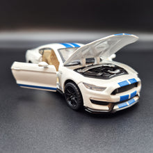 Load image into Gallery viewer, Explorafind 2020 Ford Mustang Shelby GT350 White 1:32 Die Cast Car