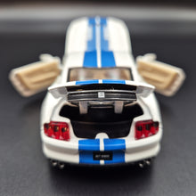 Load image into Gallery viewer, Explorafind 2020 Ford Mustang Shelby GT350 White 1:32 Die Cast Car