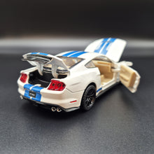 Load image into Gallery viewer, Explorafind 2020 Ford Mustang Shelby GT350 White 1:32 Die Cast Car