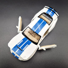 Load image into Gallery viewer, Explorafind 2020 Ford Mustang Shelby GT350 White 1:32 Die Cast Car