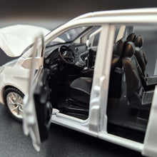 Load image into Gallery viewer, Explorafind 2021 Mercedes-Benz V-Class V260 White 1:36 Die Cast Van