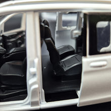 Load image into Gallery viewer, Explorafind 2021 Mercedes-Benz V-Class V260 White 1:36 Die Cast Van