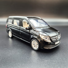 Load image into Gallery viewer, Explorafind 2021 Mercedes-Benz V-Class V260 Black 1:36 Die Cast Van