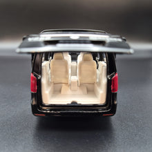 Load image into Gallery viewer, Explorafind 2021 Mercedes-Benz V-Class V260 Black 1:36 Die Cast Van
