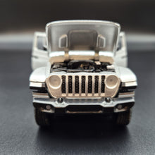 Load image into Gallery viewer, Explorafind 2022 Jeep Gladiator Rubicon Silver 1:32 Die Cast Car