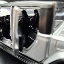 Load image into Gallery viewer, Explorafind 2022 Jeep Gladiator Rubicon Silver 1:32 Die Cast Car