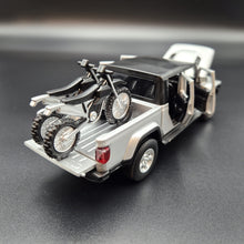 Load image into Gallery viewer, Explorafind 2022 Jeep Gladiator Rubicon Silver 1:32 Die Cast Car