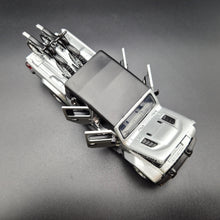 Load image into Gallery viewer, Explorafind 2022 Jeep Gladiator Rubicon Silver 1:32 Die Cast Car