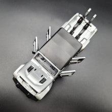 Load image into Gallery viewer, Explorafind 2022 Jeep Gladiator Rubicon Silver 1:32 Die Cast Car