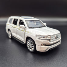 Load image into Gallery viewer, Explorafind 2021 Toyota Land Cruiser White 1:32 Die Cast Car