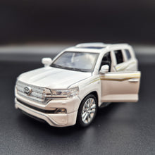Load image into Gallery viewer, Explorafind 2021 Toyota Land Cruiser White 1:32 Die Cast Car