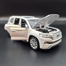 Load image into Gallery viewer, Explorafind 2021 Toyota Land Cruiser White 1:32 Die Cast Car