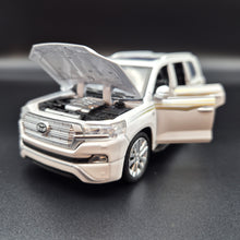 Load image into Gallery viewer, Explorafind 2021 Toyota Land Cruiser White 1:32 Die Cast Car