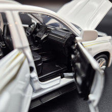 Load image into Gallery viewer, Explorafind 2021 Toyota Land Cruiser White 1:32 Die Cast Car