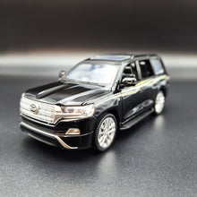 Load image into Gallery viewer, Explorafind 2021 Toyota Land Cruiser Black 1:32 Die Cast Car