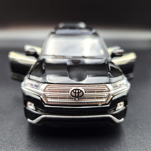 Load image into Gallery viewer, Explorafind 2021 Toyota Land Cruiser Black 1:32 Die Cast Car