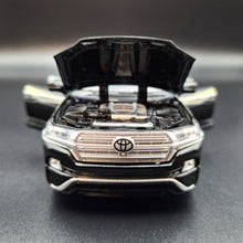 Load image into Gallery viewer, Explorafind 2021 Toyota Land Cruiser Black 1:32 Die Cast Car