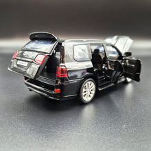 Load image into Gallery viewer, Explorafind 2021 Toyota Land Cruiser Black 1:32 Die Cast Car