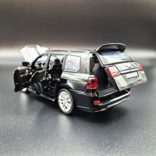 Load image into Gallery viewer, Explorafind 2021 Toyota Land Cruiser Black 1:32 Die Cast Car