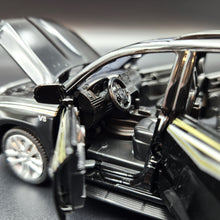 Load image into Gallery viewer, Explorafind 2021 Toyota Land Cruiser Black 1:32 Die Cast Car