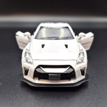 Load image into Gallery viewer, Explorafind 2020 Nissan GT-R R-35 White 1:32 Die Cast Car